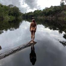  Nude