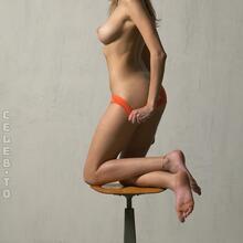  Nude