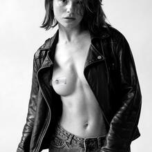  Nude