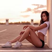  Nude