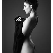  Nude