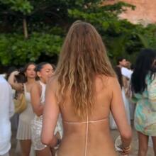  Nude