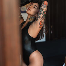  Nude