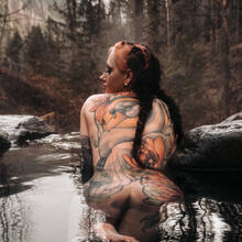  Nude