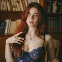  Nude