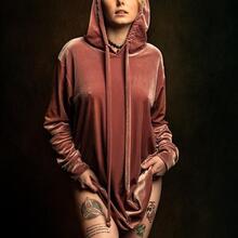  Nude