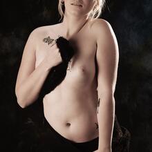  Nude