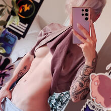  Nude