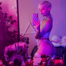  Nude