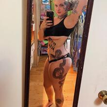  Nude