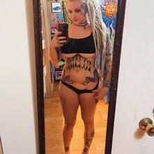  Nude
