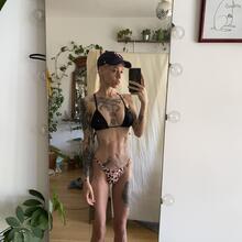  Nude