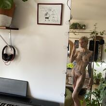  Nude