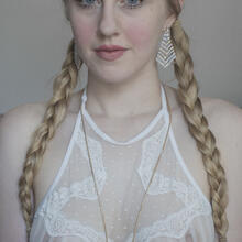  Nude