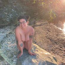  Nude