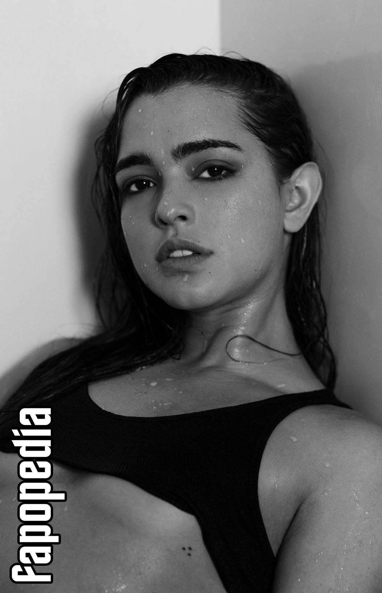 Lucy Vives Nude Leaks.