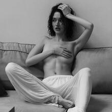  Nude