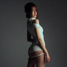  Nude