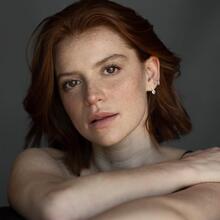  Nude