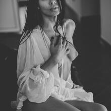  Nude