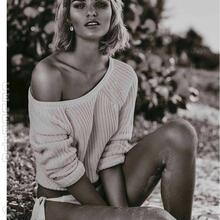  Nude