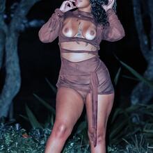  Nude