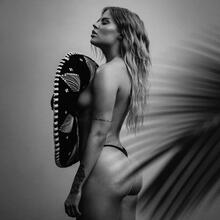  Nude
