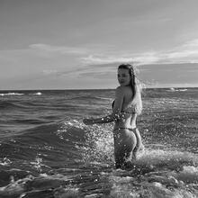  Nude