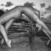  Nude