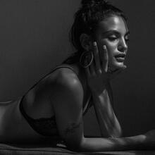  Nude