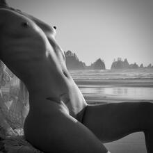  Nude