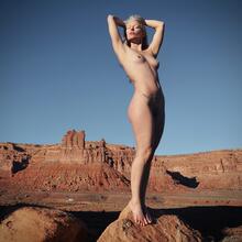  Nude