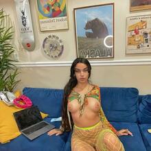  Nude
