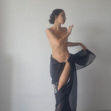  Nude