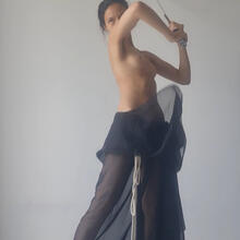  Nude