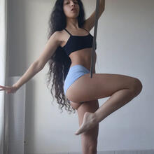  Nude