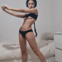  Nude