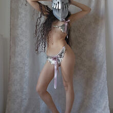  Nude