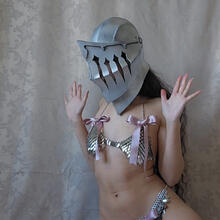  Nude