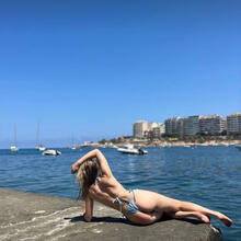  Nude