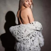  Nude