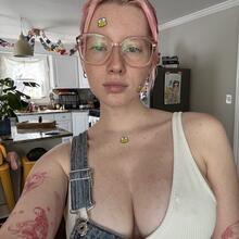  Nude