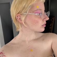  Nude