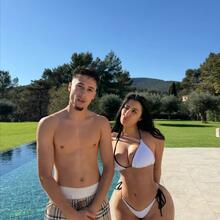  Nude
