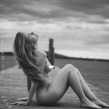  Nude