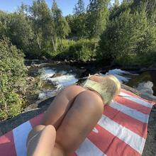  Nude