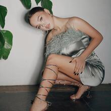  Nude