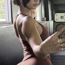  Nude