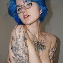  Nude