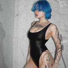  Nude
